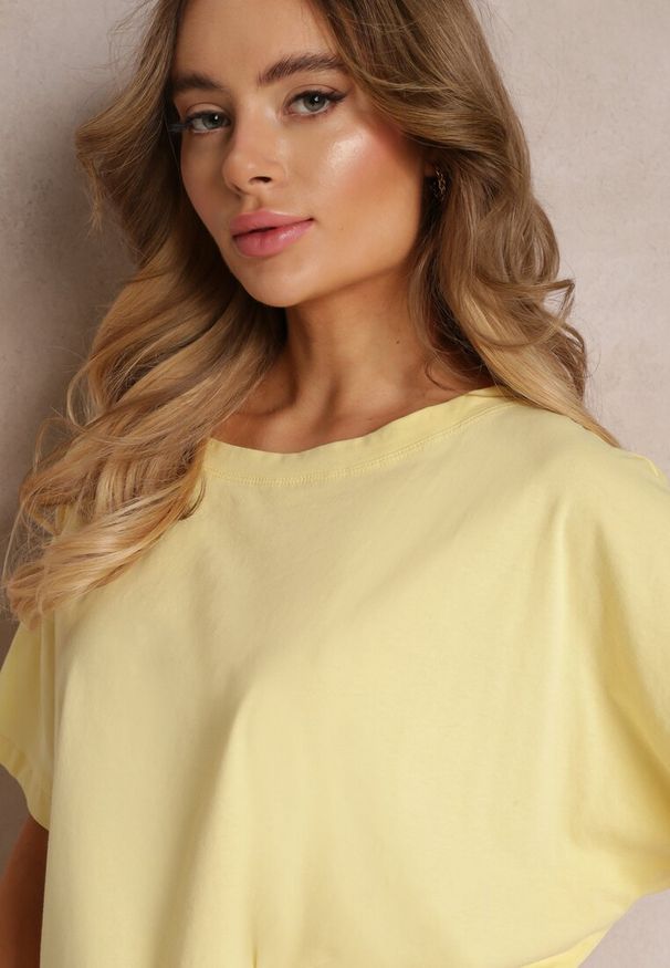 Renee - Żółty Bawełniany T-shirt Oversize z Krótkim Rękawem i Dłuższym Tyłem Zanimara. Kolor: żółty. Materiał: bawełna. Długość rękawa: krótki rękaw. Długość: krótkie