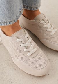 Born2be - Beżowe Perforowane Sneakersy z Zamszu Naturalnego ze Skórzaną Wkładką Mezlea. Okazja: na co dzień, do pracy. Kolor: beżowy. Materiał: skóra, zamsz #9