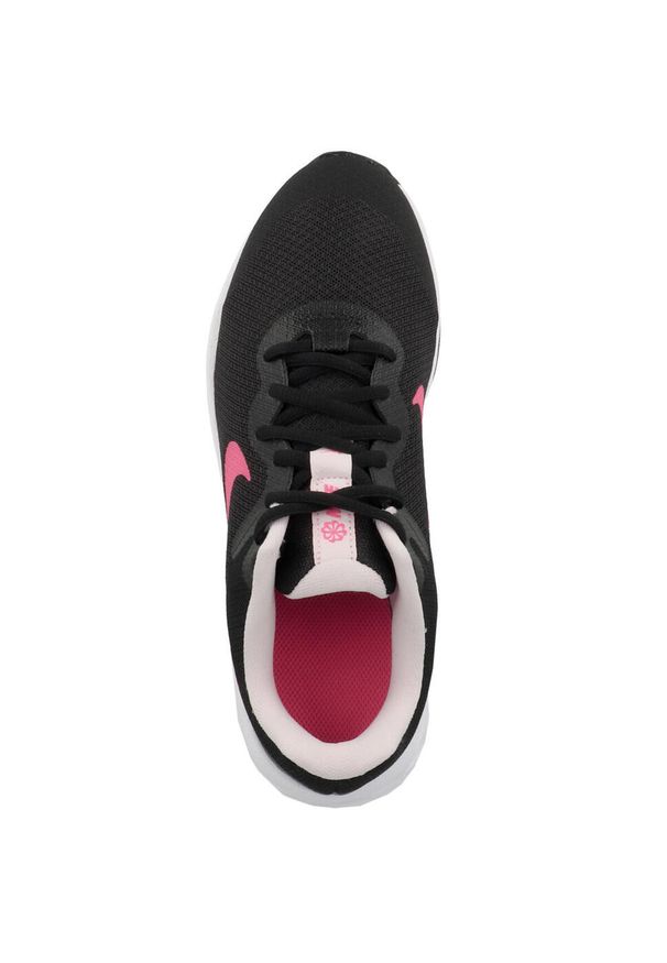 Buty do biegania dla dzieci Nike Revolution 6. Zapięcie: sznurówki. Kolor: czarny. Materiał: syntetyk, materiał. Szerokość cholewki: normalna. Model: Nike Revolution