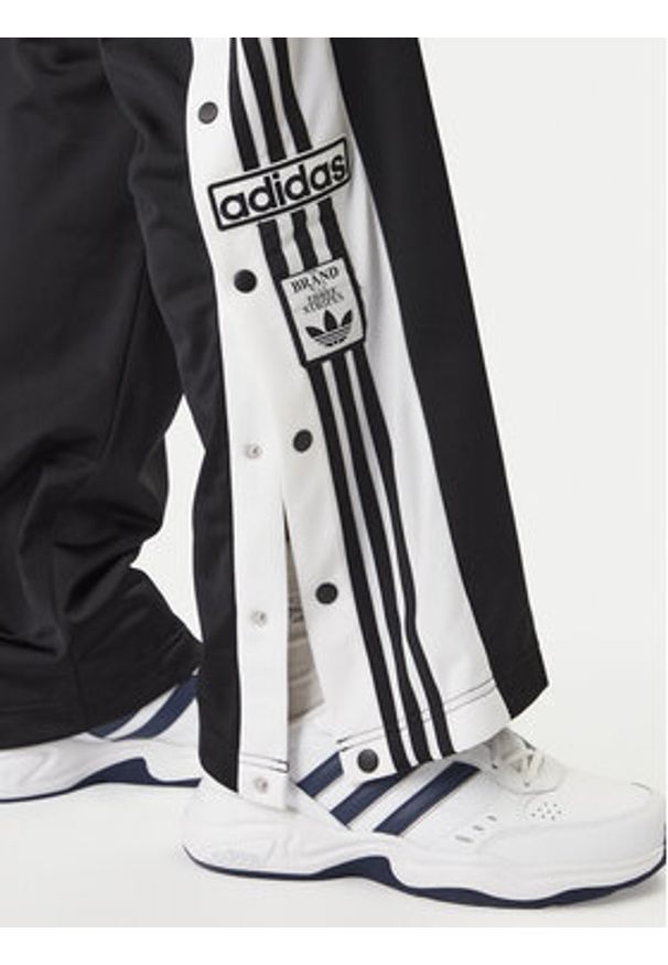 Adidas - adidas Spodnie dresowe Adibreak Classic KD4094 Czarny Regular Fit. Kolor: czarny. Materiał: syntetyk