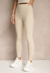 Renee - Beżowy Komplet Sportowy Legginsy i T-shirt o Dopasowanym Kroju Silanessa. Kolor: beżowy #4