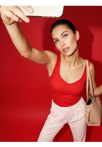 Sinsay - Spodnie w kant - różowy. Kolor: różowy #1