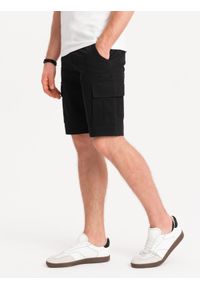 Ombre Clothing - Szorty męskie jednokolorowe z kieszeniami cargo – czarne V4. Okazja: na co dzień. Kolor: czarny. Materiał: bawełna, elastan, poliester, materiał. Długość: krótkie. Wzór: gładki, aplikacja, haft, jednolity. Sezon: lato. Styl: wakacyjny, casual #8