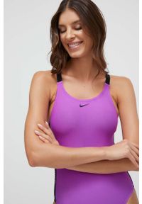 Nike jednoczęściowy strój kąpielowy Logo Tape kolor fioletowy miękka miseczka. Kolor: fioletowy. Materiał: skóra, materiał, włókno #4
