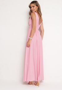 Born2be - Różowa Koktajlowa Sukienka na Ramiączkach z Trójkątnym Dekoltem i Rozcięciem z Boku Nestarli. Okazja: na wesele, na ślub cywilny, na imprezę. Typ kołnierza: dekolt w kształcie V. Kolor: różowy. Materiał: materiał. Długość rękawa: na ramiączkach. Sezon: lato. Styl: wizytowy #7