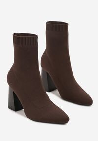 Born2be - Brązowe Botki Vices na Geometrycznym Obcasie ze Skarpetową Cholewką Falacea. Okazja: na co dzień. Kolor: brązowy. Materiał: jeans. Szerokość cholewki: normalna. Wzór: geometria. Obcas: na obcasie. Styl: casual. Wysokość obcasa: średni #7