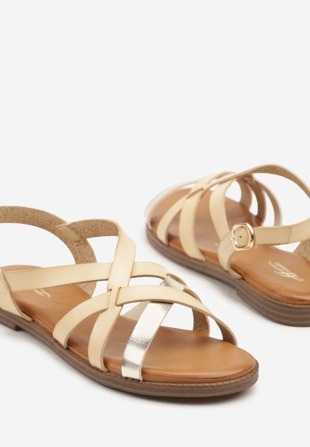 Renee - Beżowe Sandały z Ozdobnymi Paskami Wionne. Okazja: na spacer. Zapięcie: pasek. Kolor: beżowy. Wzór: kwiaty. Sezon: lato. Styl: elegancki