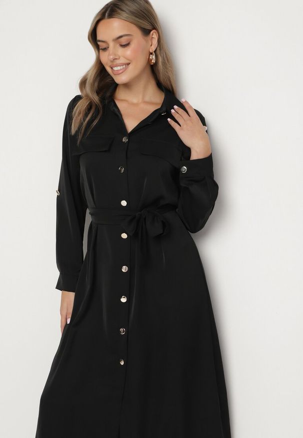 Born2be - Czarna Koszulowa Sukienka z Eleganckimi Guzikami i Wiązanym Paskiem w Talii Kortella. Okazja: na co dzień, na spotkanie biznesowe. Typ kołnierza: dekolt w serek. Kolor: czarny. Długość rękawa: długi rękaw. Typ sukienki: koszulowe. Styl: elegancki