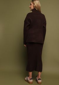 Born2be - Brązowy Komplet Dzianinowy z Wełną Sweter z Golfem i Ołówkowa Spódnica Falovira. Kolor: brązowy. Materiał: wełna, dzianina #3