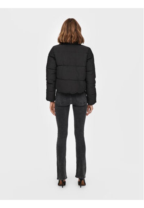 only - ONLY Kurtka zimowa Dolly 15205371 Czarny Regular Fit. Kolor: czarny. Materiał: syntetyk. Sezon: zima