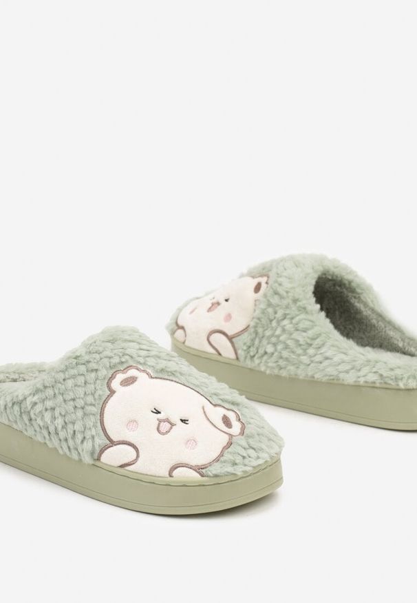 Born2be - Zielone Kapcie na Grubej Podeszwie z Haftowanym Wzorem Laonora. Okazja: do domu. Kolor: zielony. Wzór: haft. Styl: elegancki