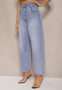 Renee - Niebieskie Jeansy Mom Fit High Waist Zapinane na Guziki Zeloiti. Stan: podwyższony. Kolor: niebieski. Styl: klasyczny, elegancki