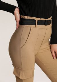 Renee - Beżowe Spodnie Vilinoth. Stan: podwyższony. Kolor: beżowy. Długość: długie #4