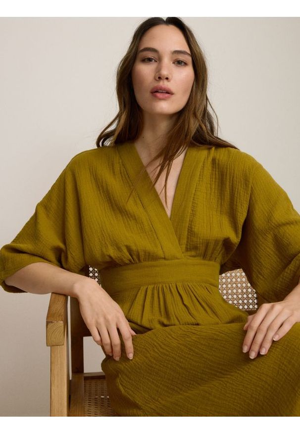 Reserved - Sukienka typu kimono - oliwkowy. Kolor: oliwkowy. Materiał: bawełna
