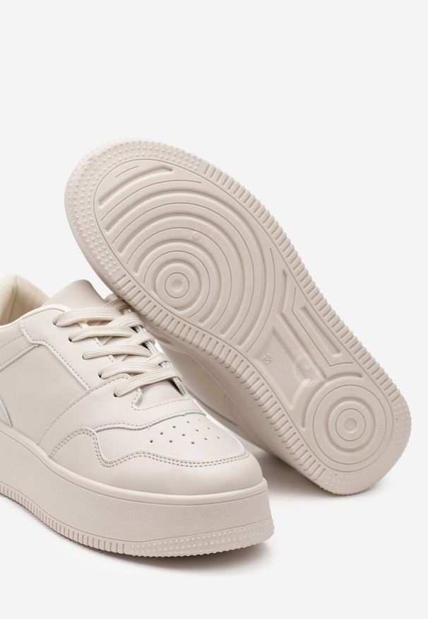 Renee - Beżowe Sneakersy z Cholewką przed Kostkę na Platformie Liciana. Okazja: na co dzień. Wysokość cholewki: przed kostkę. Nosek buta: okrągły. Zapięcie: sznurówki. Kolor: beżowy. Materiał: jeans, skóra. Szerokość cholewki: normalna. Obcas: na platformie
