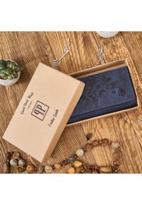 Portfel damski PAOLO PERUZZI skórzany T-05-DB granatowy. Kolor: niebieski. Materiał: skóra. Wzór: kwiaty #1