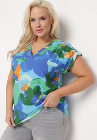 Born2be - Zielono-Granatowa Bluzka z Wiskozy w Abstrakcyjny Wzór z Krótkimi Rękawami Zleria. Okazja: na co dzień. Kolekcja: plus size. Kolor: zielony. Materiał: wiskoza. Długość rękawa: krótki rękaw. Długość: krótkie. Wzór: aplikacja. Styl: casual