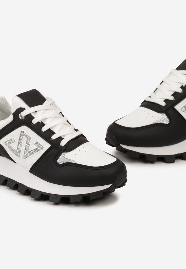 Born2be - Czarne Sneakersy z Brokatową Naszywką i Szerokim Bieżnikiem Aduria. Kolor: czarny. Wzór: aplikacja