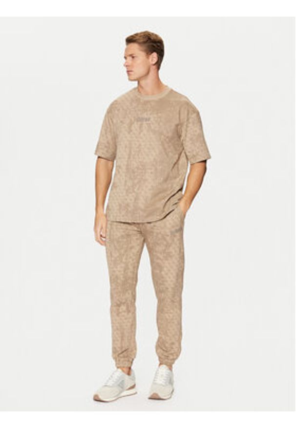 Guess Spodnie dresowe Z5RB14 K9YI1 Beżowy Regular Fit. Kolor: beżowy. Materiał: bawełna