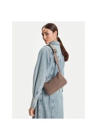 Torebka Emporio Armani. Kolor: beżowy #1