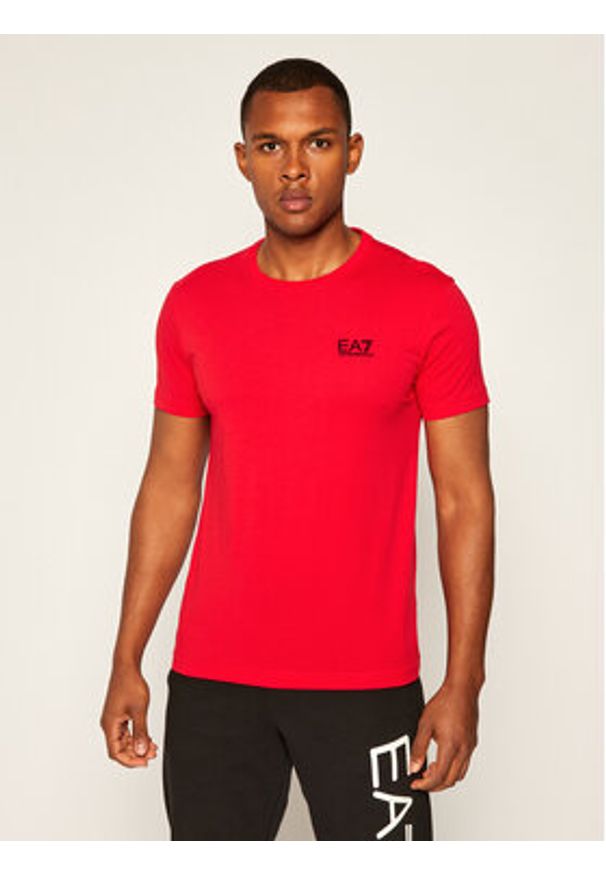 T-Shirt EA7 Emporio Armani. Kolor: czerwony. Materiał: bawełna