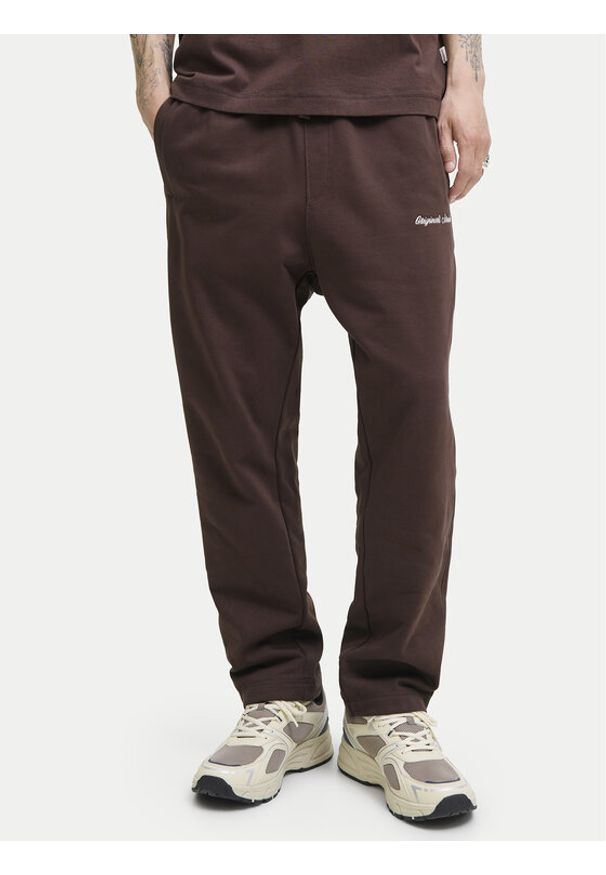 Jack & Jones Spodnie dresowe Kane Norrebro 12282553 Brązowy ciemny Relaxed Fit. Kolor: brązowy. Materiał: bawełna