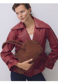 Reserved - Zamszowa torebka na ramię - brązowy. Kolor: brązowy. Materiał: zamszowe. Rodzaj torebki: na ramię #1