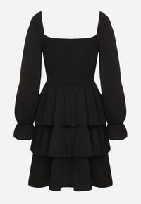 Born2be - Czarna Rozkloszowana Sukienka z Falbankami i Bufiastymi Rękawami Semithara. Okazja: na co dzień. Typ kołnierza: kołnierz z falbankami. Kolor: czarny. Wzór: aplikacja. Styl: elegancki, casual, klasyczny #7