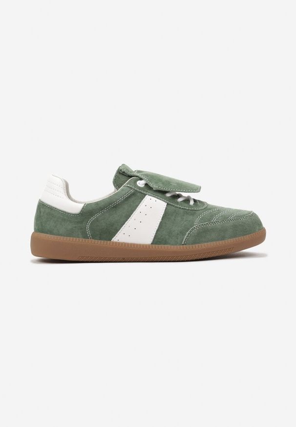 Born2be - Zielono-Białe Płaskie Skórzane Sneakersy z Ozdobną Zamszową Wstawką Milivia. Nosek buta: okrągły. Zapięcie: sznurówki. Kolor: zielony. Materiał: zamsz, skóra. Obcas: na obcasie. Wysokość obcasa: niski