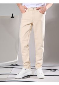 Sinsay - Jeansy slim fit - kremowy. Kolor: kremowy