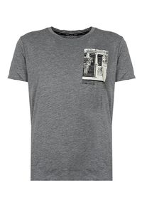 Pepe Jeans T-shirt "Tide" | PM508528 | Tide | Mężczyzna | Szary. Okazja: na co dzień. Kolor: szary. Materiał: bawełna, poliester. Wzór: aplikacja, nadruk. Styl: casual