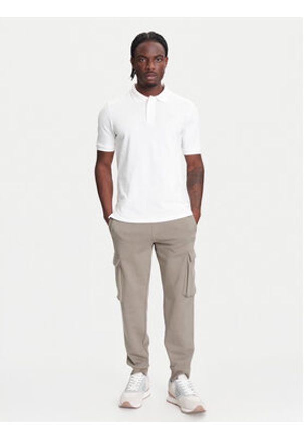 Guess Polo Z5YP02 K9WF1 Biały Regular Fit. Typ kołnierza: polo. Kolor: biały. Materiał: bawełna