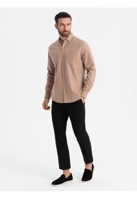 Ombre Clothing - Koszula męska lniana z klasycznym kołnierzykiem i kieszeniami REGULAR FIT – jasnobrązowa V7 - Rozmiar: XXL. Okazja: na co dzień. Typ kołnierza: kołnierzyk klasyczny. Kolor: brązowy. Materiał: len. Długość: długie. Wzór: aplikacja. Sezon: wiosna, lato. Styl: klasyczny #5