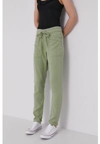 Pepe Jeans Spodnie Dash damskie kolor zielony proste medium waist. Okazja: na co dzień. Kolor: zielony. Materiał: tkanina. Styl: casual