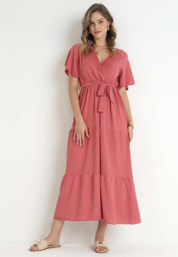 Born2be - Ciemnoróżowa Sukienka Maxi z Gumką w Talii i Materiałowym Paskiem Kiriane. Kolekcja: plus size. Kolor: różowy. Materiał: materiał. Sezon: wiosna, lato. Typ sukienki: dla puszystych. Długość: maxi