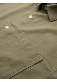 Ombre Clothing - Męska koszula z bawełny i lnu z krótkim rękawem i kieszonką – oliwkowa V6 - Rozmiar: XXL. Kolor: oliwkowy. Materiał: len, bawełna. Długość rękawa: krótki rękaw. Długość: krótkie. Sezon: lato #5