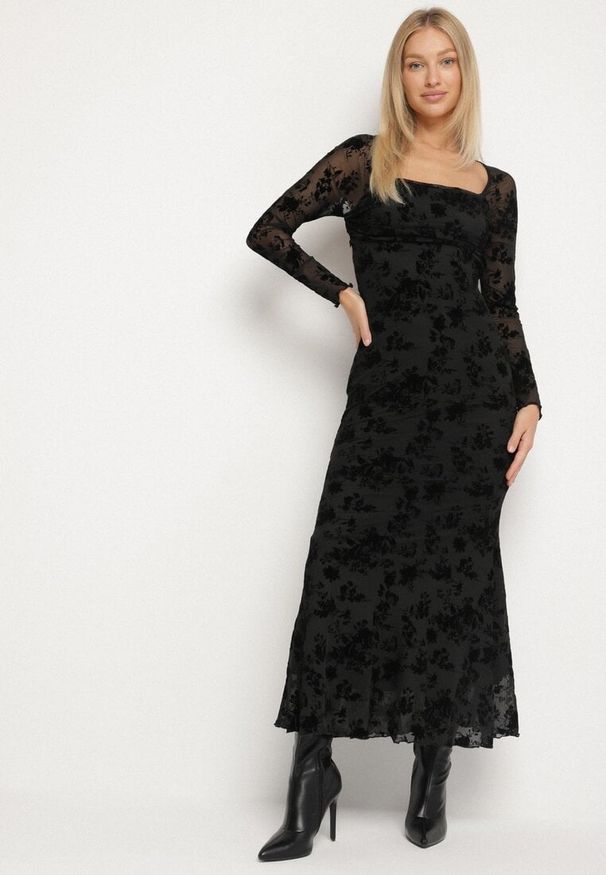 Born2be - Czarna Dopasowana Sukienka VICES z Odkrytymi Plecami Ozdobiona Tiulową Koronką Ravita. Okazja: na randkę. Typ kołnierza: dekolt kwadratowy. Kolor: czarny. Materiał: tiul, koronka. Wzór: aplikacja, koronka. Typ sukienki: dopasowane. Styl: elegancki