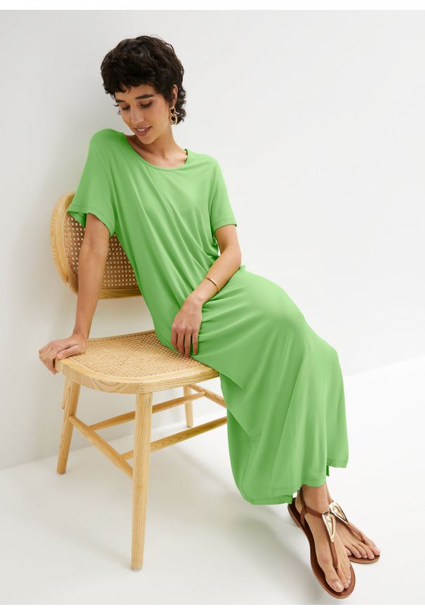 bonprix - Wygodna sukienka shirtowa midi z rozcięciem. Kolor: zielony. Długość: midi