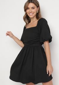 Born2be - Czarna Sukienka Rozkloszowana z Bufiastymi Rękawami i Kwadratowym Dekoltem Galzemis. Okazja: na co dzień. Typ kołnierza: dekolt kwadratowy. Kolor: czarny. Styl: elegancki, casual, klasyczny #4