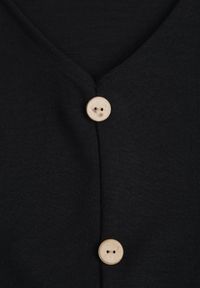 Born2be - Czarna Bluzka z Bawełną o Nietoperzowym Kroju z Guzikami Mistwin. Okazja: do pracy, na co dzień. Kolor: czarny. Materiał: bawełna. Styl: klasyczny, casual #5