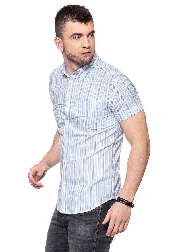 Wrangler - KOSZULA MĘSKA KRÓTKI RĘKAW WRANGLER SS 1PKT BUTTON-DOWN SAPPHIRE BLUE W5944NQBT 112129756. Typ kołnierza: button down. Materiał: bawełna. Długość rękawa: krótki rękaw. Długość: krótkie