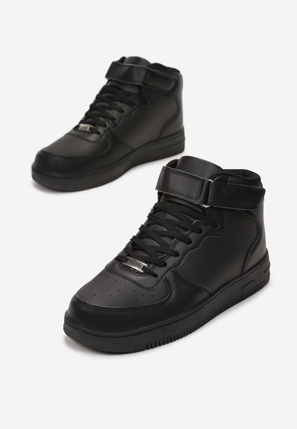 Born2be - Czarne Buty Sportowe Typu Sneakersy za Kostkę z Rzepem Rayanne. Wysokość cholewki: za kostkę. Zapięcie: rzepy. Kolor: czarny. Szerokość cholewki: normalna. Obcas: na płaskiej podeszwie