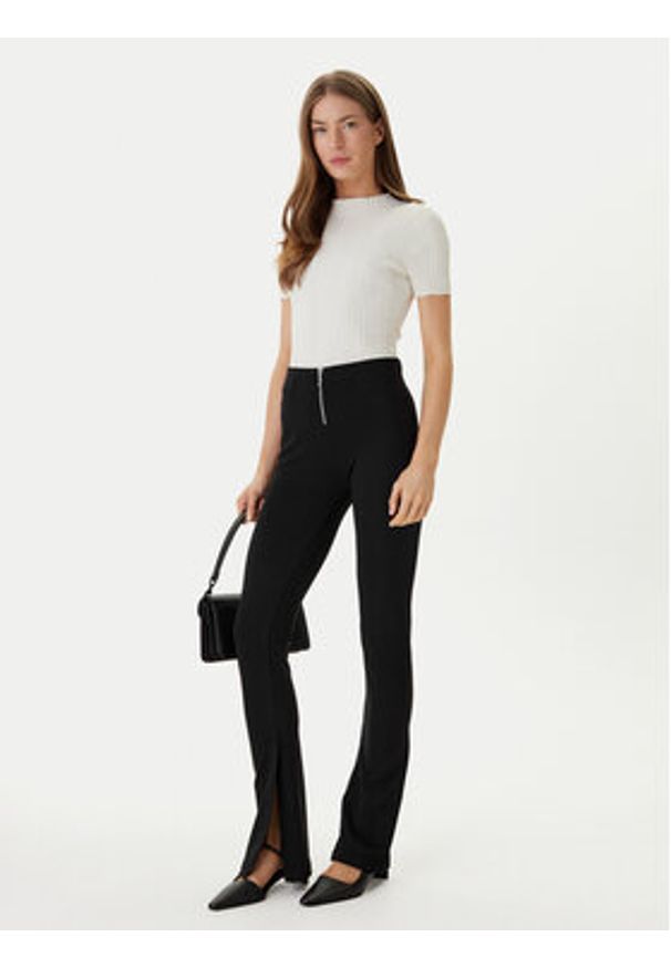 Hugo - HUGO Spodnie materiałowe Nuflare_B 50554485 Czarny Flare Fit. Kolor: czarny. Materiał: bawełna