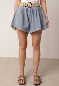 Born2be - Jasnoniebieskie Luźne Szorty Jeansowe Bawełniane z Paskiem Mezyss. Okazja: do pracy, na co dzień. Stan: podwyższony. Kolor: niebieski. Materiał: bawełna, jeans. Styl: casual #5