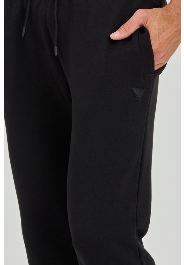 Guess - GUESS Czarne męskie spodnie dresowe, Rozmiar XXL. Kolor: czarny. Materiał: dresówka