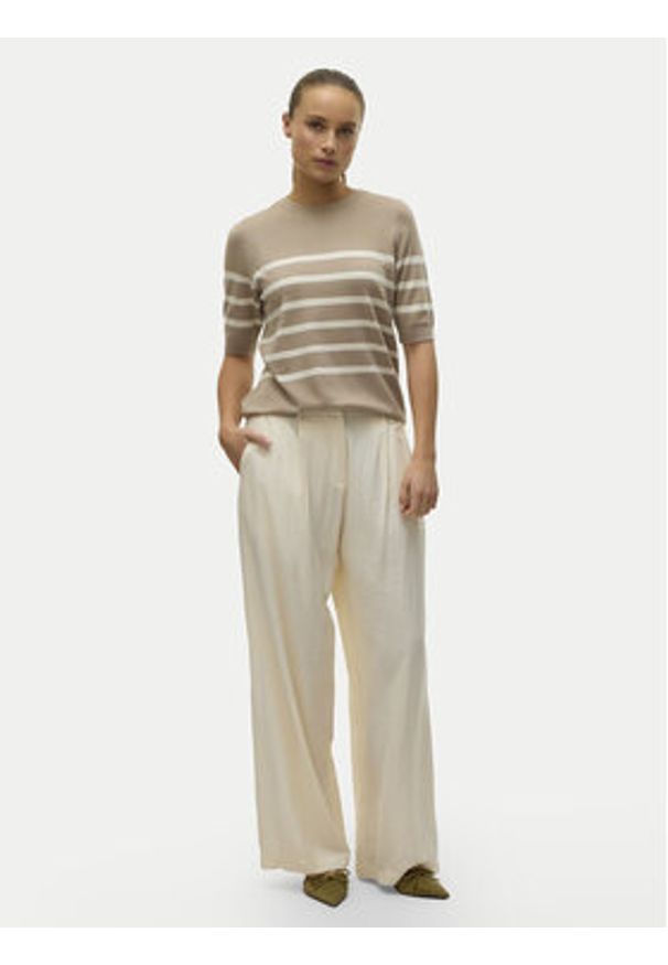 Vero Moda Sweter Saba 10306829 Beżowy Regular Fit. Kolor: beżowy. Materiał: syntetyk