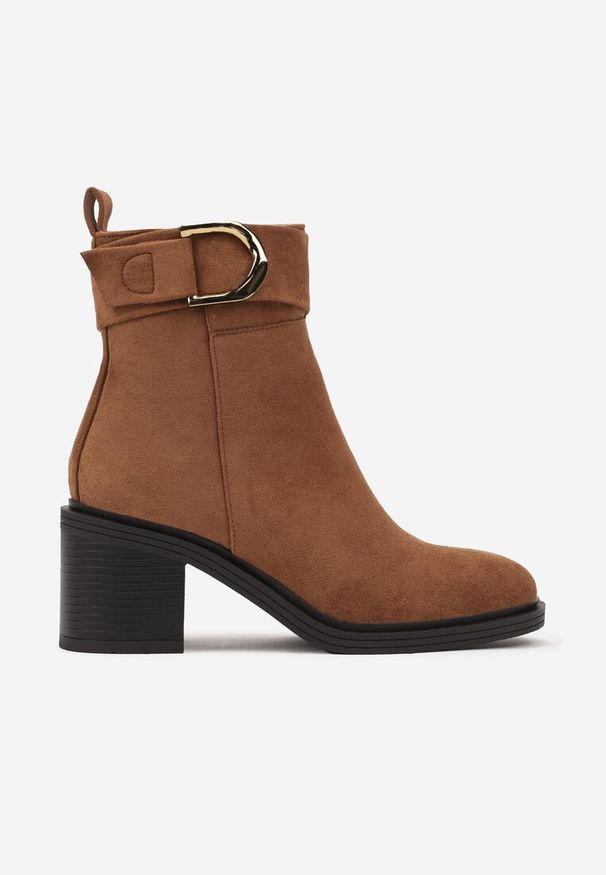 Renee - Brązowe Botki Sztyblety na Słupku z Ozdobnym Paskiem i Klamrą Irissara. Zapięcie: klamry. Kolor: brązowy. Materiał: jeans, skóra. Wzór: aplikacja. Obcas: na słupku