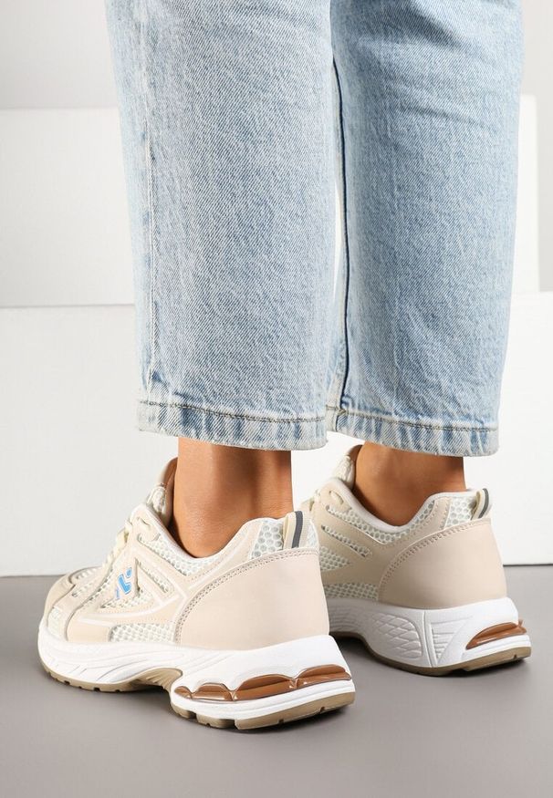 Born2be - Beżowe Sneakersy z Geometrycznym Wzorem Froloti. Okazja: na co dzień. Zapięcie: sznurówki. Kolor: beżowy. Materiał: jeans. Wzór: geometria