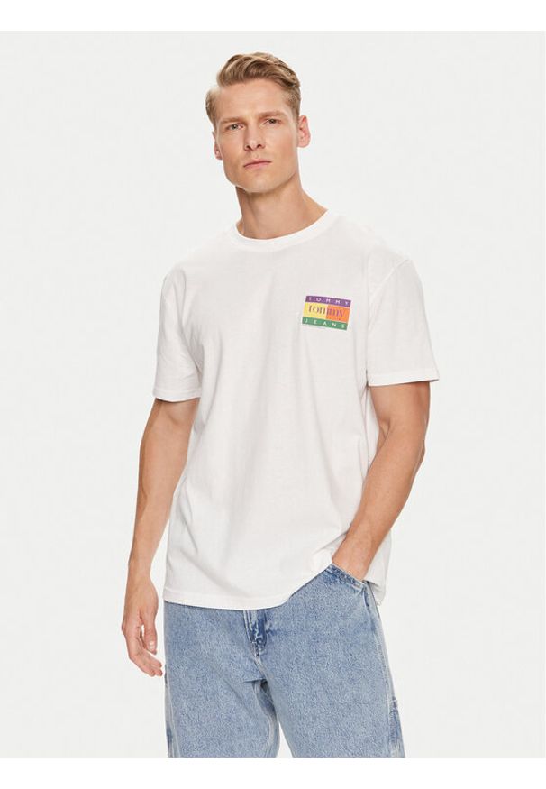 Tommy Jeans T-Shirt Summer Flag DM0DM19171 Biały Regular Fit. Kolor: biały. Materiał: bawełna