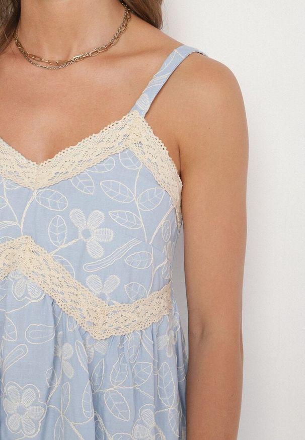 Born2be - Niebieska Bawełniana Sukienka w Kwiaty z Haftem Nilacine. Okazja: na co dzień. Kolor: niebieski. Materiał: bawełna. Długość rękawa: na ramiączkach. Wzór: kwiaty, haft. Styl: elegancki, casual